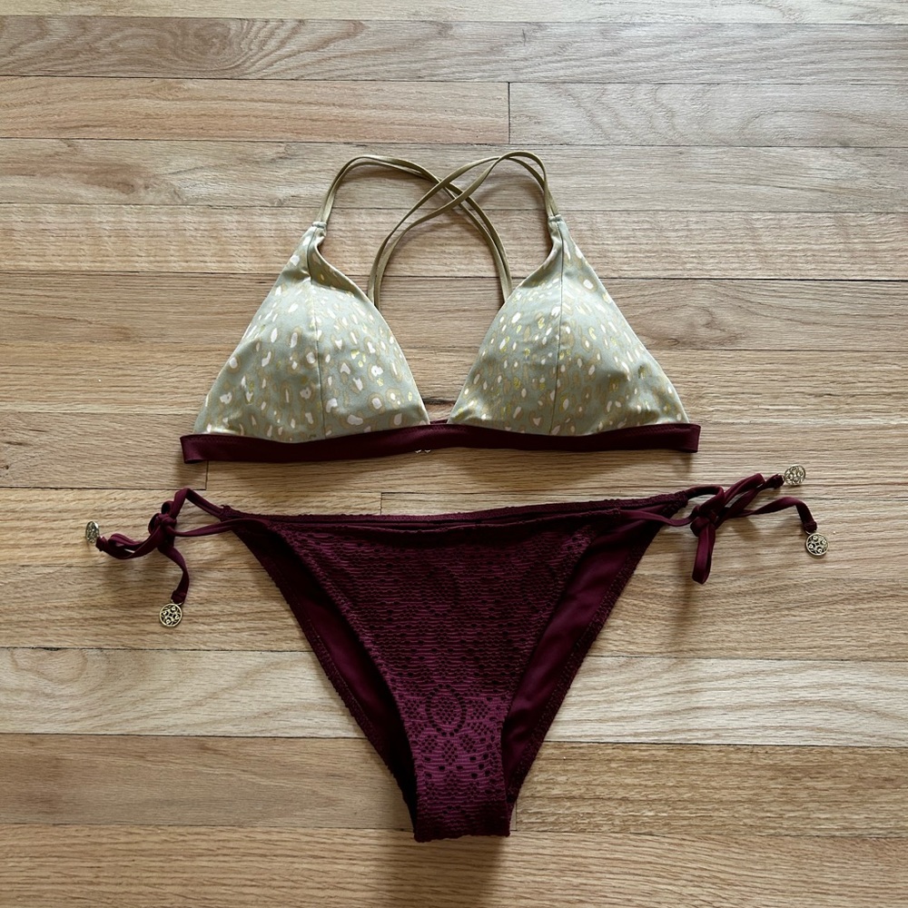 String bikini with lightly padded top, adj. straps & band size